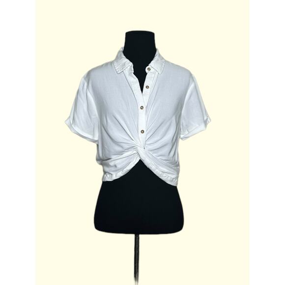 Forever 21 white short sleeves front twist button shirt size Medium - Picture 1 of 8